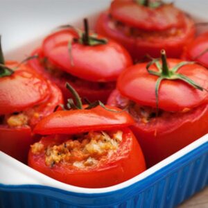 Tomate recheado de alheira e ovo c/ arroz
