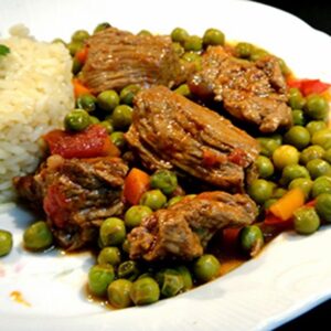Vitela estufada com ervilhas e arroz