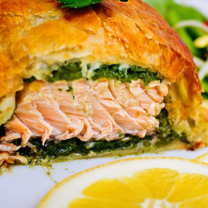 Folhado de salmão c/ arroz de açafrão