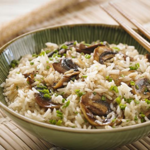 Arroz de brócolos e cogumelos frescos