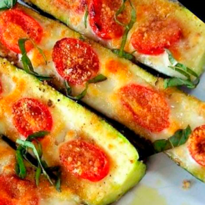 Courgette gratinada c/ tomate cherry e arroz basmati