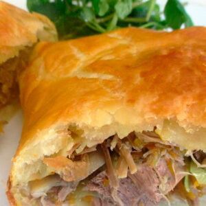 Folhado de pato c/ arroz de cenoura