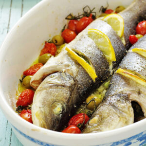 Robalo assado no forno c/ arroz e batatas assadas