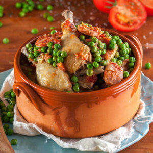 Frango estufado c/ ervilhas e esparguete