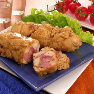 Peito de frango recheado de salsicha fresca c/ arroz