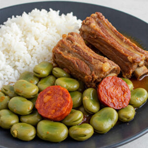 Favas de entrecosto e chouriça c/ arroz