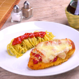 Perna de frango à parmegiana c/ esparguete