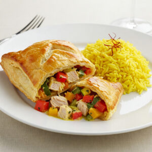 Folhado de atum e de legumes c/ arroz de açafrão